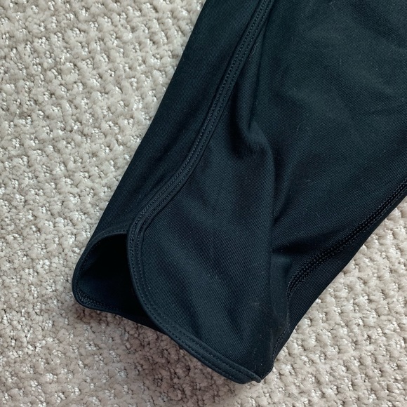 Nike dryfit compression capri with tulip hem - Picture 4 of 6